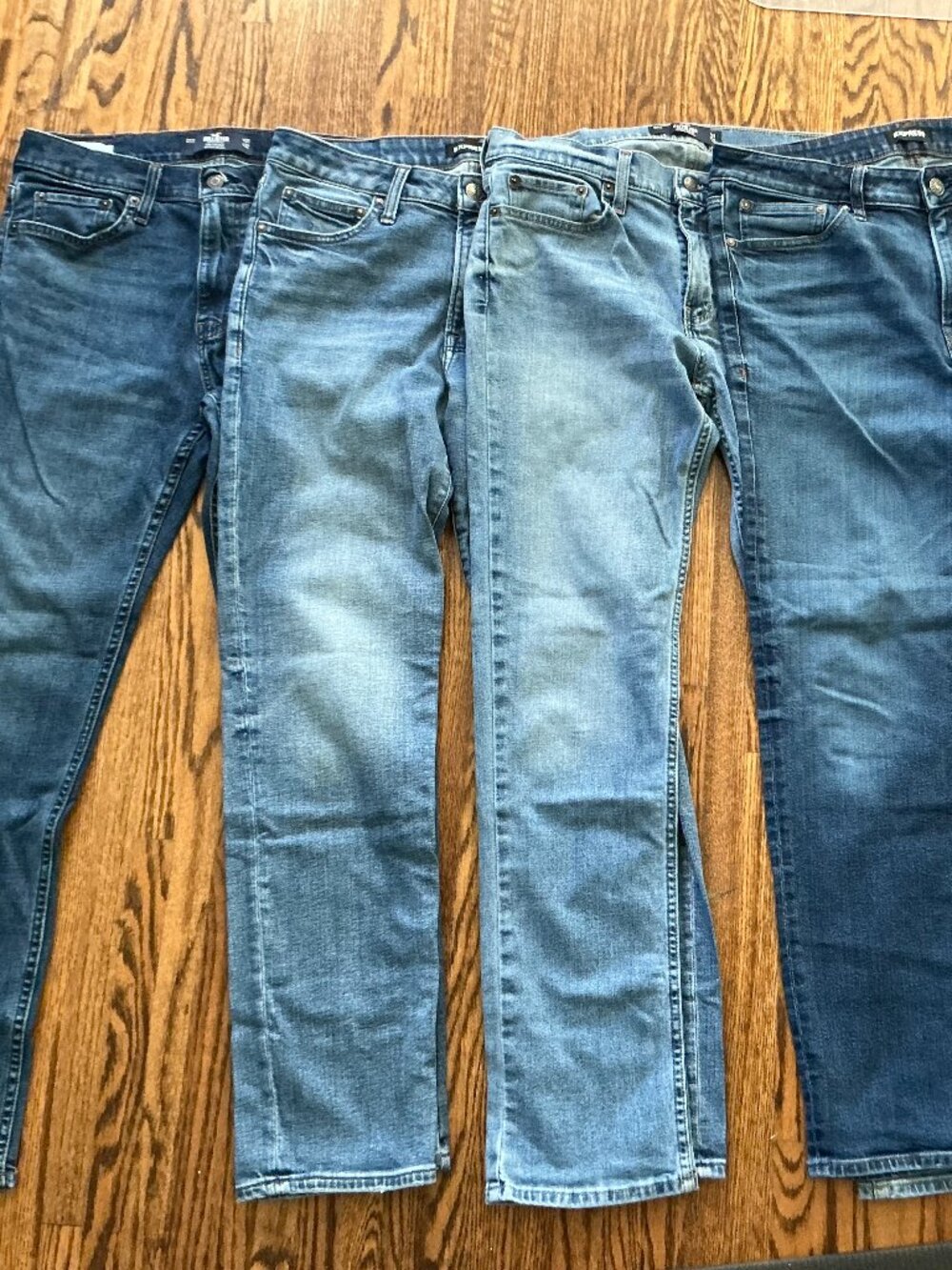 4 Pairs Men’s Jeans 31x32 – Express & Hollister – Excellent Condition